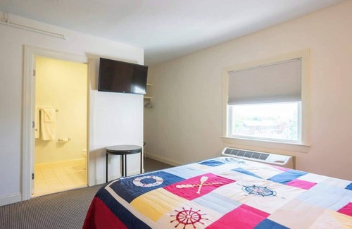 Middletown Hotel | #4 | Comfy Room w/Queen-bed