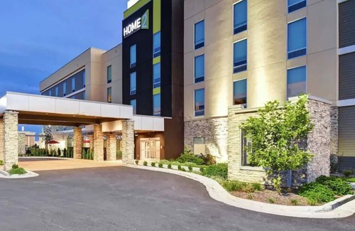Roswell Hotel | 4 Convenient Units Near Spring River Zoo. Indoor Pool, FREE Breakfast!