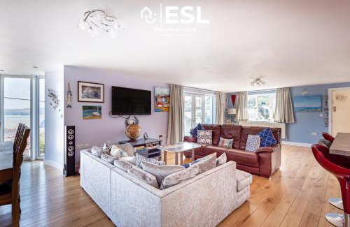 New Quay House | 4 En Suite Bedroom Home Overlooking New Quay Sea