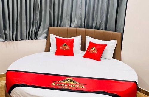 Surat Hotel | 4 Ever Hotel - Surat