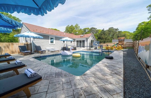 Northwest Harwich House | 4-King Beds in Cape Cod Heated Pool Putting Green Game Room Speak Easy Skeeball
