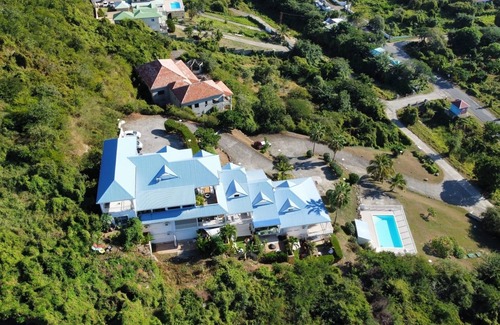 Marigot Apartment | 4-bed apartment with sea view in residence with swimming pool