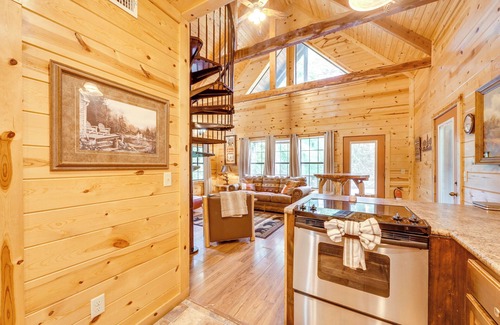 Broken Bow Cabin | 4 Mi to Broken Bow Lake: 'Wee Bear Cabin' Getaway!