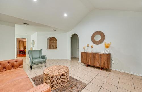 Brownsville House | 4 Mi to Dtwn Brownsville Family Home with Yard!