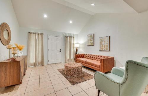 Brownsville House | 4 Mi to Dtwn Brownsville Family Home with Yard!