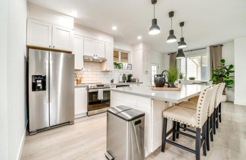 South Tacoma House | 4 Mi to Dtwn Modern Tacoma Home with Spacious Yard