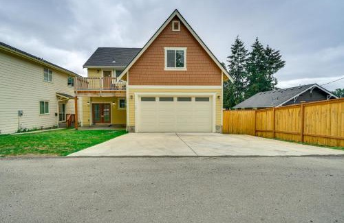 South Tacoma House | 4 Mi to Dtwn Modern Tacoma Home with Spacious Yard