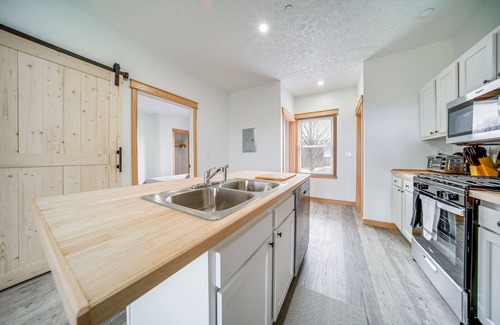 Erie Condo | 4 Mi to Lake Erie Access: Condo on the Greens