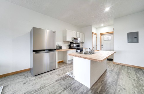 Erie Condo | 4 Mi to Lake Erie: Condo in Golf Community