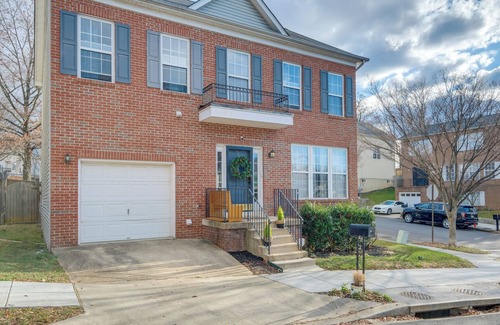 Washington House | 4 Mi to Nationals Park: Quiet Getaway w/Fire Pit