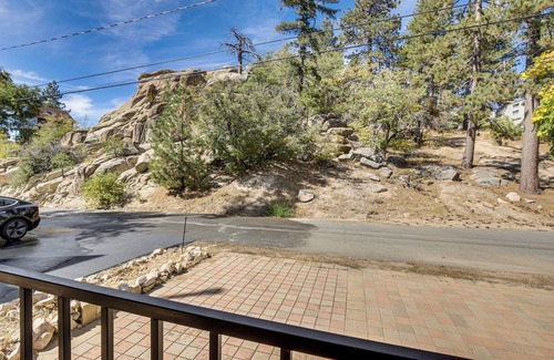Arrowbear Lake House | 4 Mi to Snow Valley Mountain: Quiet Nature Escape!