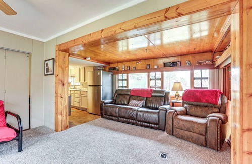 Evart Cabin | 4 Mi to Snowmobile Trails: Muskegon River Retreat