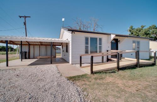Lubbock House | 4 Mi to TTU Remodeled Retreat with Fenced Yard!