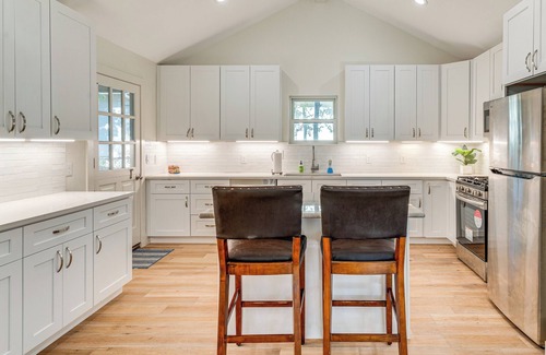 Highland House | 4 Mi to UT Austin: Bright & Modern Family Home