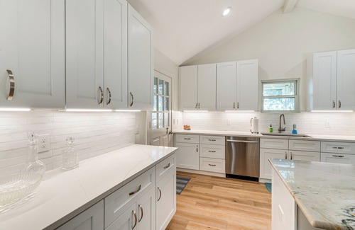 Highland House | 4 Mi to UT Austin: Bright & Modern Family Home