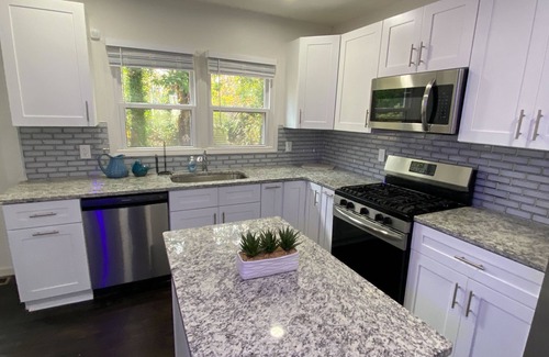 Washington Park House | 4 min to Falcons Stadium - Free Parking - easy Interstate access