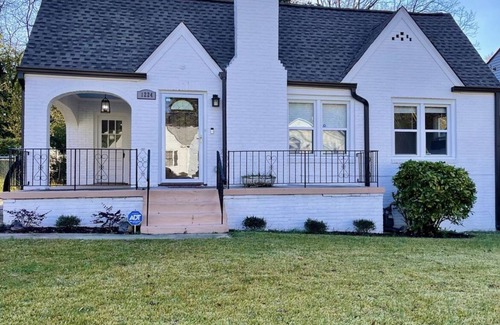 Washington Park House | 4 min to Falcons Stadium - Free Parking - easy Interstate access