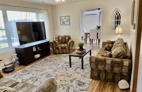 Moorefield House | 4 Minutes from Moorefield! Pet Friendly! 3 Bedroom!