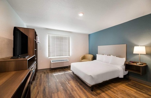 Rockledge Hotel | 4 Modern Rooms with Kitchen for Exploring Florida’s Space Coast & Attractions