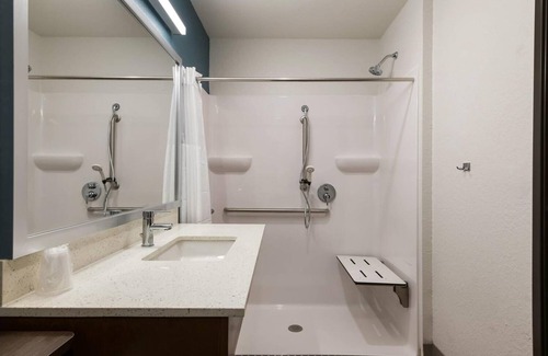 Rockledge Hotel | 4 Modern Rooms with Kitchen for Exploring Florida’s Space Coast & Attractions