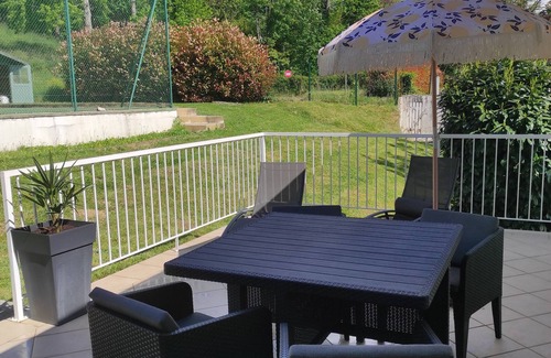 Capvern House | 4-person gîte with jacuzzi and tennis court
