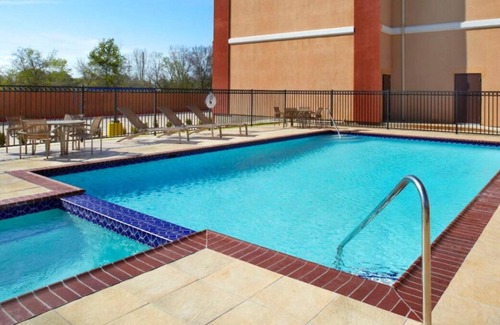 Southeast Houston House | 4 Relaxing Units, Swimming Pool, Free Parking, Near The Gardens Houston