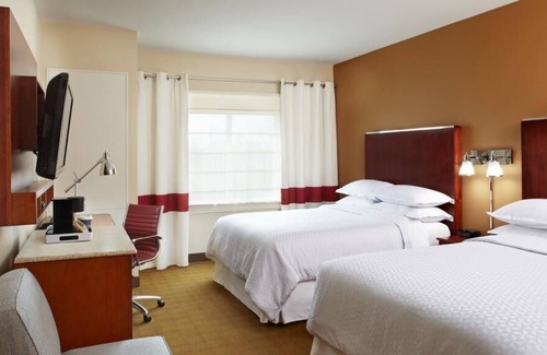Southeast Houston House | 4 Relaxing Units, Swimming Pool, Free Parking, Near The Gardens Houston