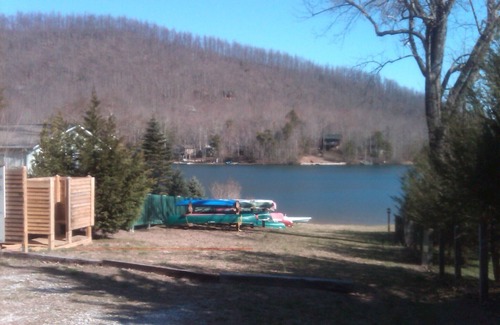 Saluda Cottage | 4 Season Cabin in the Woods with Private Lake Usage