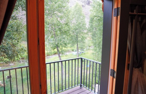 Ohio City House | 4 Seasons of Mountain Paradise - Gold Creek Lodge
