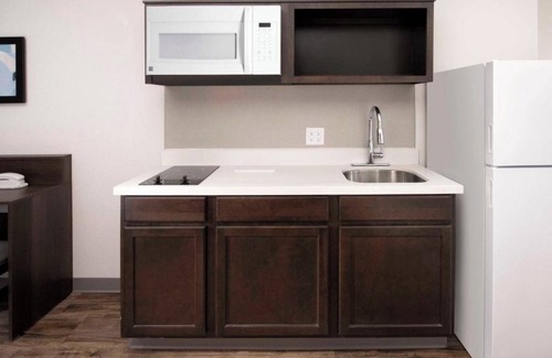 Austin Hotel | 4 Self-Contained Units, Group-Friendly – Queen Bed in Each, Great Location