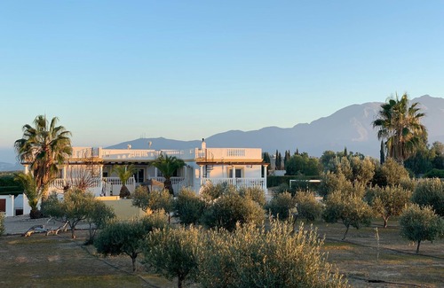 La Parata Villa | 4 separate accommodations with 4 bathrooms in large estate 6 km from the beaches