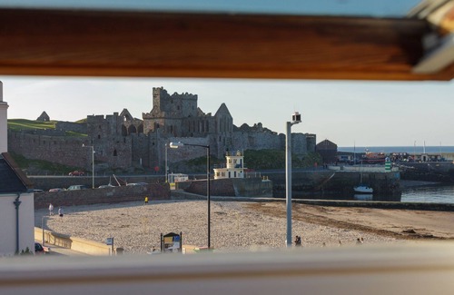 Peel Cottage | 4 Shore Road - a holiday cottage that sleeps 6 guests in 4 bedrooms