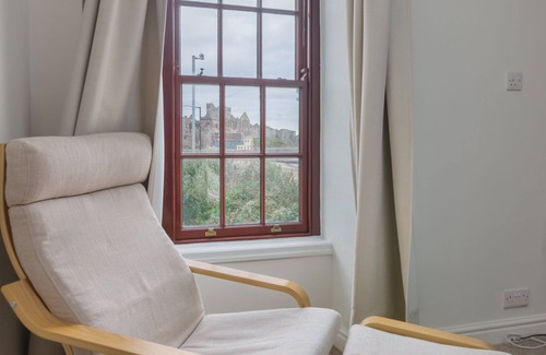 Peel Cottage | 4 Shore Road - a holiday cottage that sleeps 6 guests in 4 bedrooms