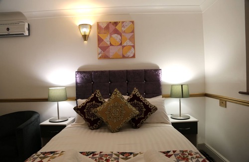 Frampton Hotel | 4 Sisters Inn