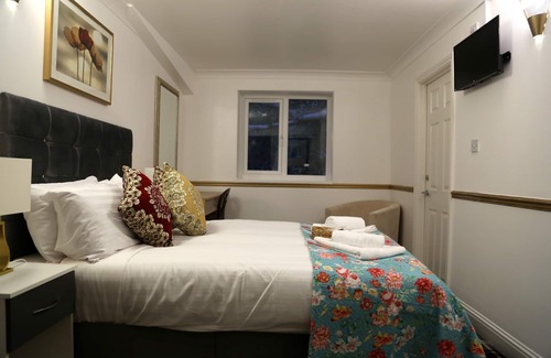 Frampton Hotel | 4 Sisters Inn