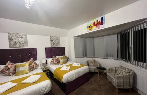 Frampton Hotel | 4 Sisters Inn