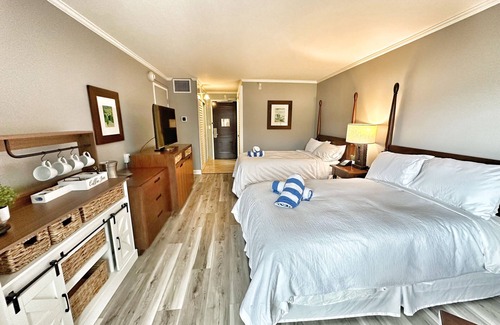 Hanamaulu Resort | 4 Star Beachfront Resort. AC. Lanai. Restaurant. Pool. Gym. Spa.