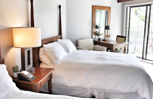 Hanamaulu Resort | 4 Star Beachfront Resort. AC. Lanai. Restaurant. Pool. Gym. Spa.