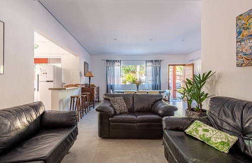 Sao Sebastiao Villa | 4 suítes c.piscina a 350 m. de Camburizinho