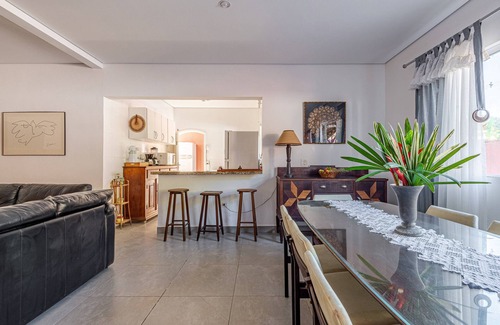 Sao Sebastiao Villa | 4 suítes c.piscina a 350 m. de Camburizinho