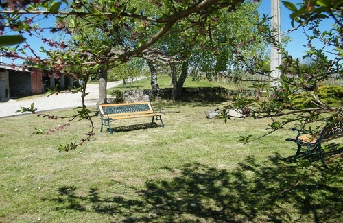 Puisseguin Cottage | 4 The Courtyard 4 Star Vineyard Gite
