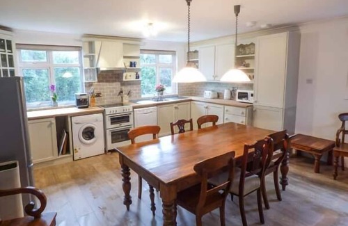 Bembridge Apartment | 4 THE NAB HOUSE, family friendly, luxury holiday cottage in Bembridge