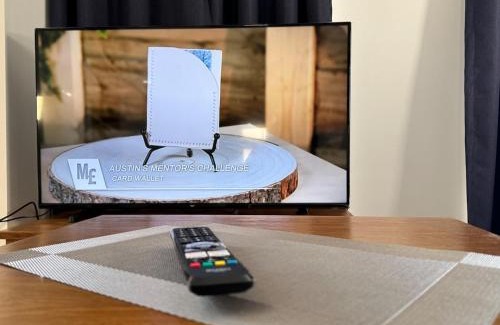 Huntingdon Apartment | 4 Town centre, Free off road parking, entire flat