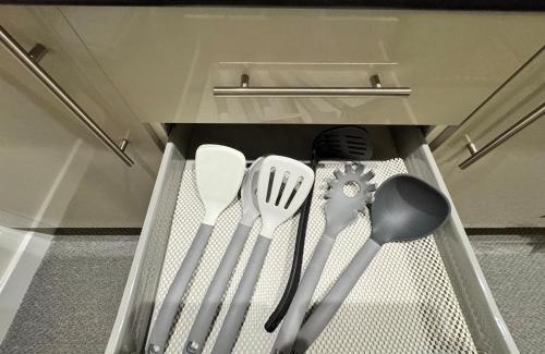 Huntingdon Apartment | 4 Town centre, Free off road parking, entire flat