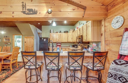 Wakefield Cabin | 40-Acre, Off-Grid Wakefield Retreat w/Gas Grill!