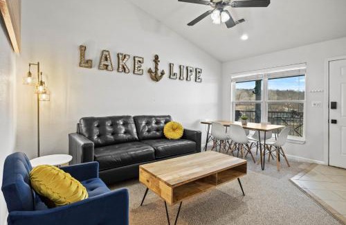 Lakeland House | 40 Lighthouse Rd. Unit 3-402