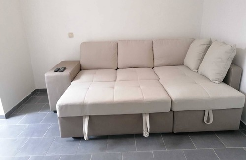 Mons House | 40 square-meter studio with wifi, TV, refrigerator and 1 sofa bed.