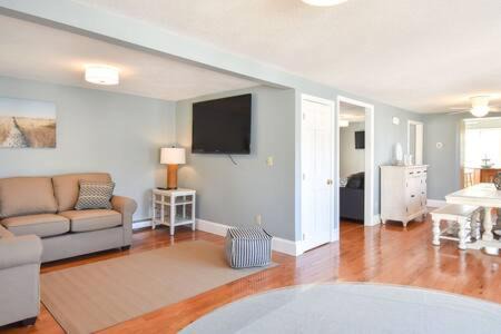 Dennis Port House | 400 Yards to the Beach Dogs Welcome