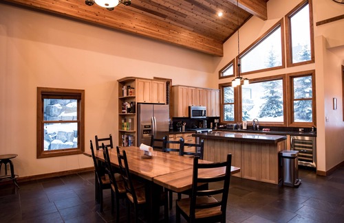 Golden Ski Chalet | 4000 sqft chalet on ski hills and mountain bike trails, hot tub, 10 adults/4kids