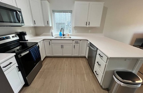 Iowa City House | 402 Spacious 3 Bedroom Townhouse